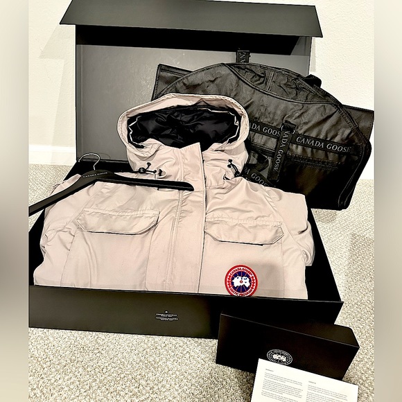 Canada Goose Expedition Parka | 2024 | Like New | SIZE LARGE - Picture 4 of 16